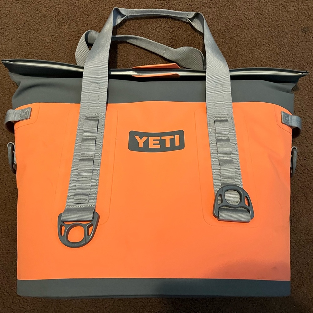Yeti Hopper M30 in Coral.  EUC